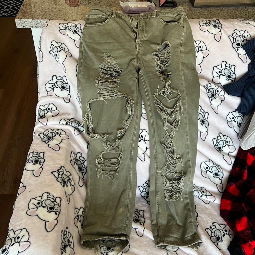 American eagle ripped pant